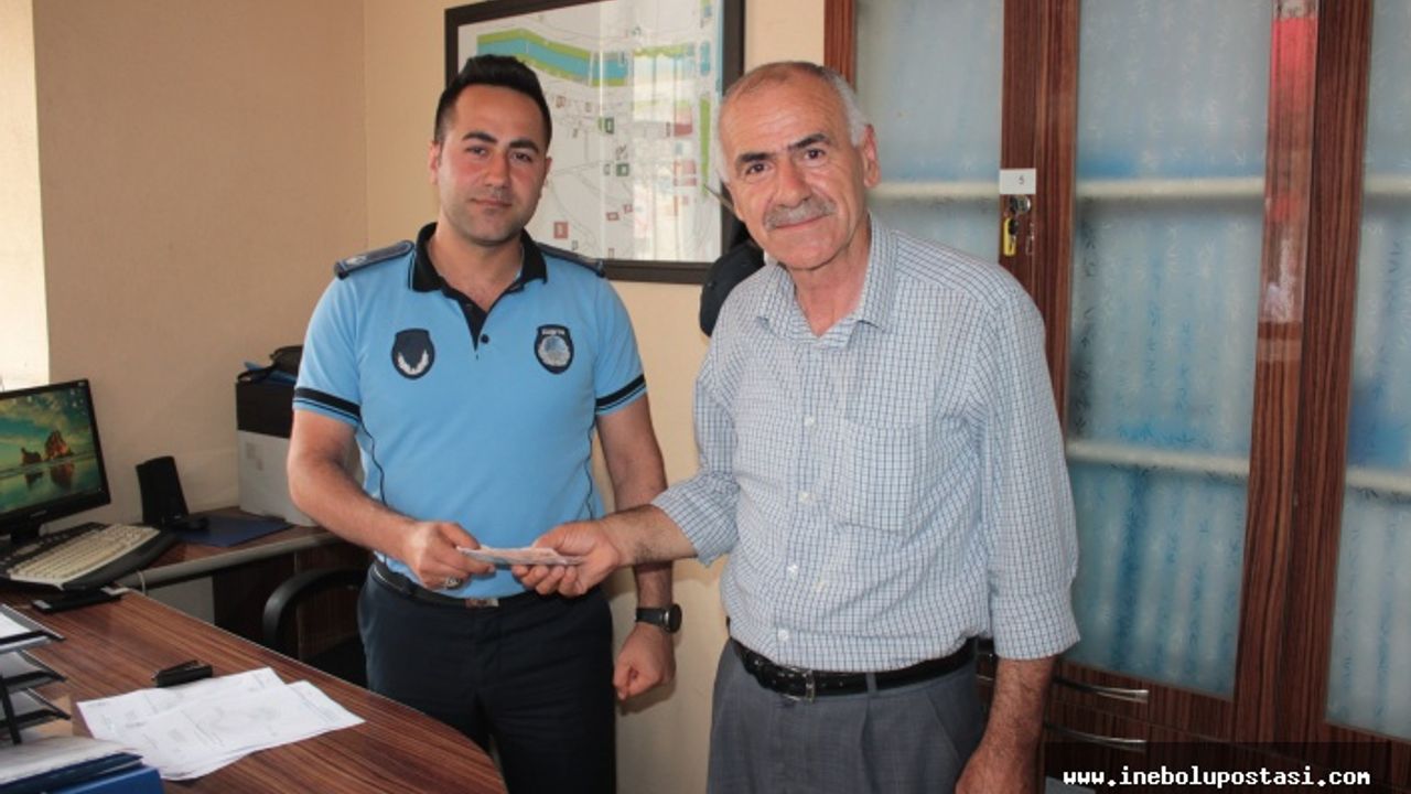 Öğrencinin Parkta Bulduğu Para Sahibine Teslim Edildi