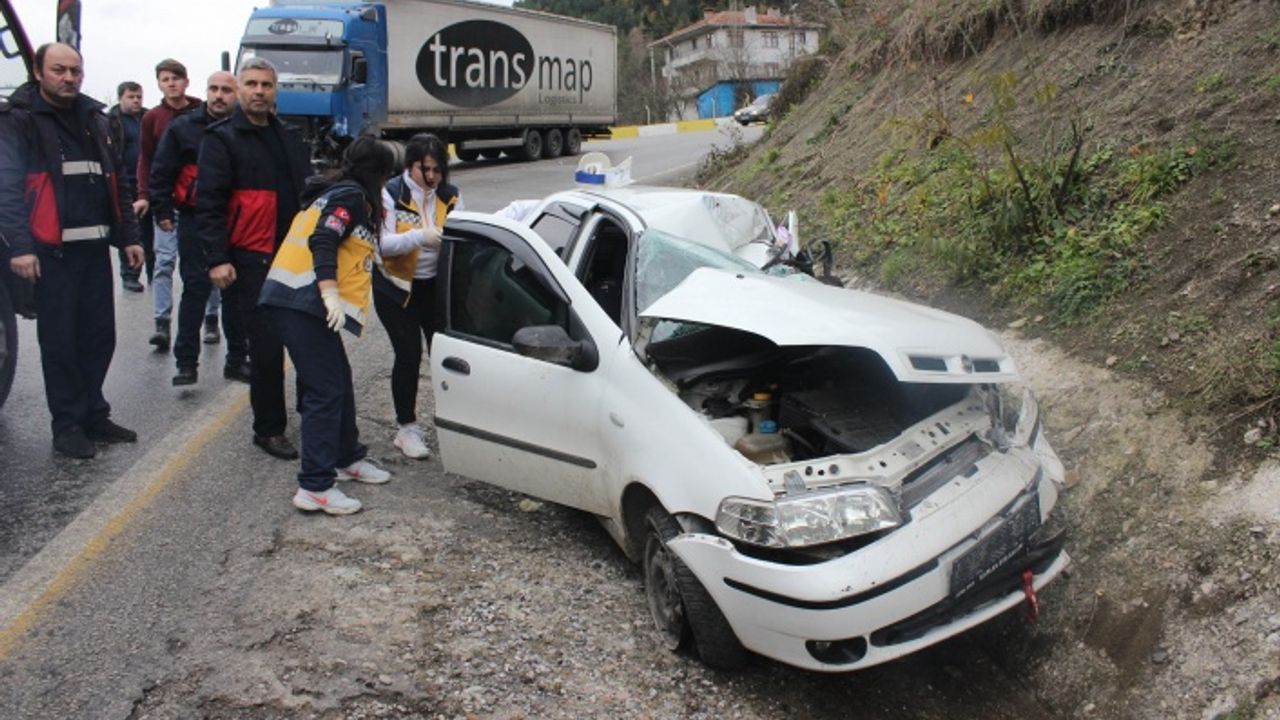 İNEBOLU'DA FECİ KAZA 3 ÖLÜ 2 YARALI