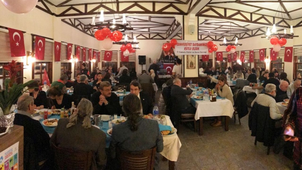 İnebolu Kültür ve Sanat Derneği Cumhuriyet Balosu düzenledi