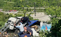 İnebolu'da feci kamyon kazası: 2 yaralı