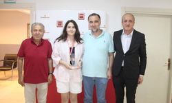 LGS Türkiye Birincisi Hanzade İşeri’ye plaket