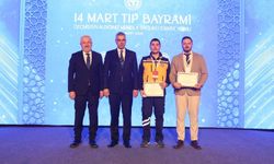 İnebolu Devlet Hastanesi’nin Başarılı Doktoru Uzm. Dr. Aytaç Nergiz’e “Yılın Doktoru” Ödülü