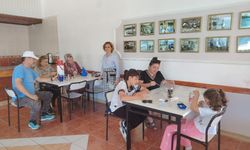 Evrenye cam boyama sergisine hazırlanıyor