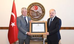 Vali Meftun Dallı’dan İsmail Engin Gül’e Teşekkür Belgesi