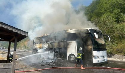 YOLCU OTOBÜSÜ ALEV ALEV YANDI!