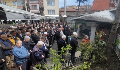 Okul saldırılarında hayatını kaybedenler için gıyabi cenaze namazı kılındı