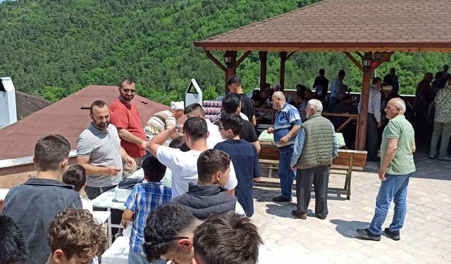 Yamaç Köyü bayram sofrasında buluştu