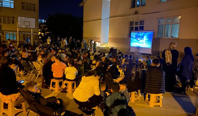 Minderini alan sinemaya koştu