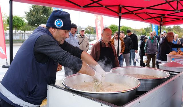 İnebolu Belediyesi, Ankara’da 3 ton hamsi dağıttı