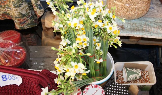 Pazarı 'zellangadef' kokusu sardı