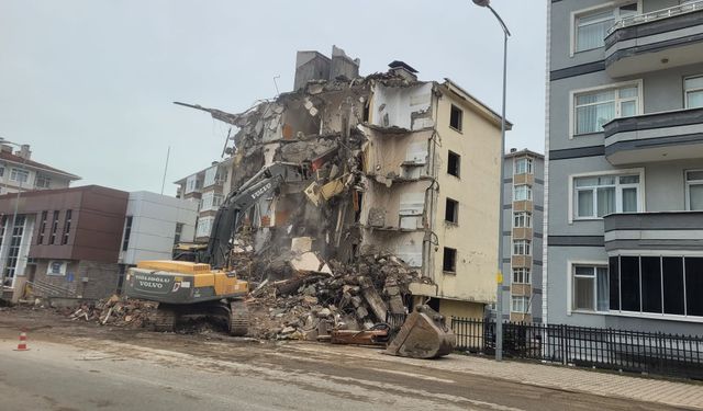 İnebolu İlçe Emniyet Müdürlüğü binası yıkılıyor