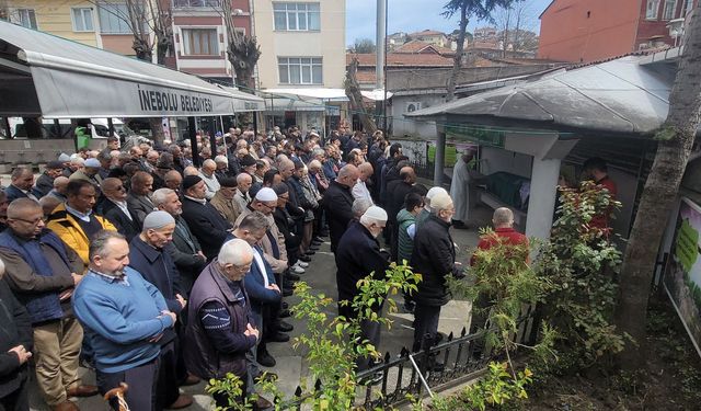 Okul saldırılarında hayatını kaybedenler için gıyabi cenaze namazı kılındı