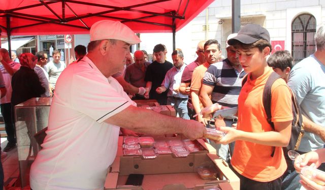 İnebolu Belediyesi'nden 2 bin kişilik aşure ikramı
