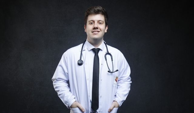 İnebolulu genç doktor Mertcan Sürav beyaz önlüğünü giydi