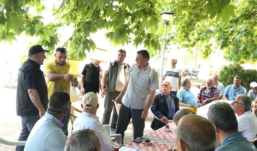 Katil arılarla mücadele yöntemleri köylülere anlatıldı