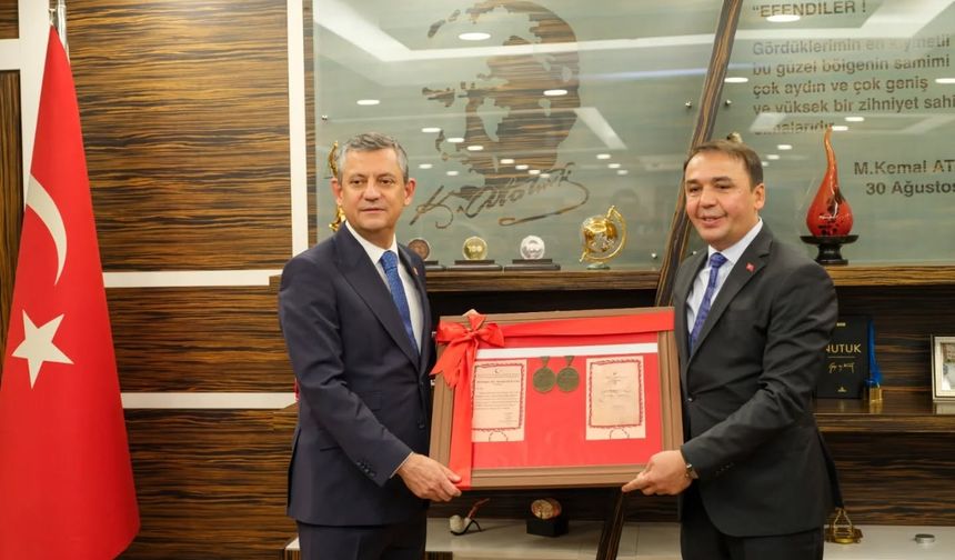 Hasan Baltacı'dan Özgür Özel'e İnebolu İstiklal Madalyası