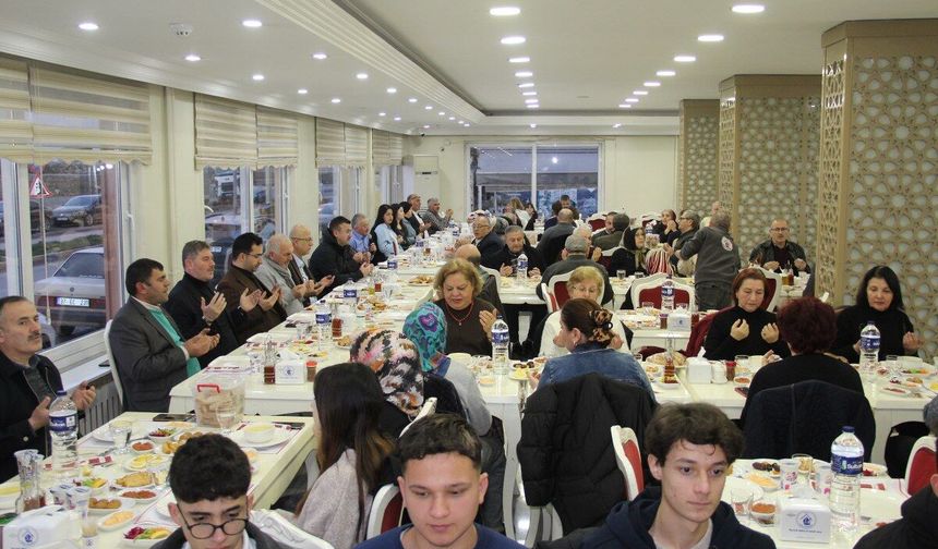 İYİ Parti Lideri Müsavat Dervişoğlu’ndan vefa iftarı