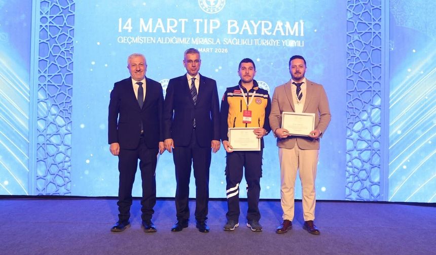 İnebolu Devlet Hastanesi’nin Başarılı Doktoru Uzm. Dr. Aytaç Nergiz’e “Yılın Doktoru” Ödülü