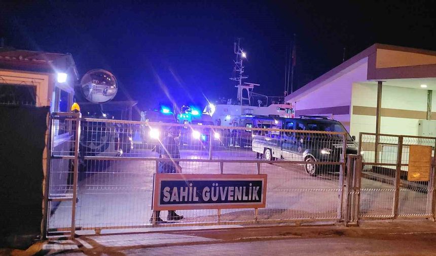 Karadeniz'de saldırıya uğrayan balıkçılar İnebolu Limanı'na getirildi