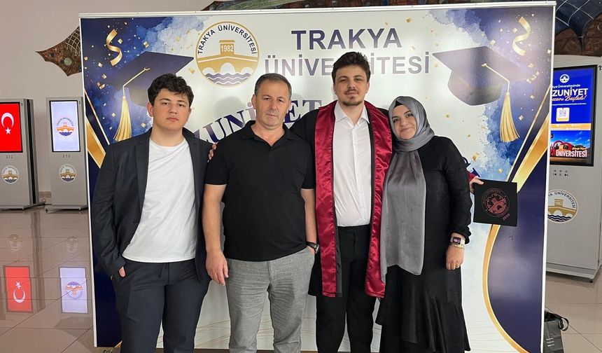 İnebolulu hemşehrimiz Barış Uçarkuş doktor oldu