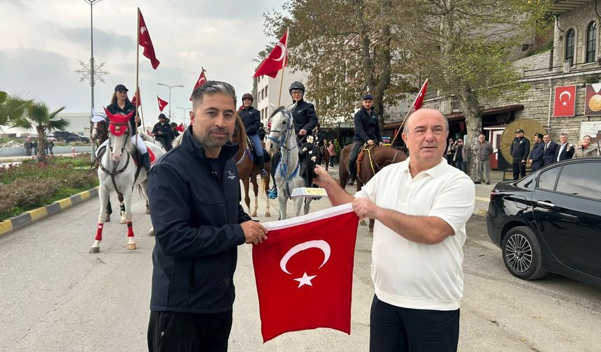 İstiklal Yolu'nda atlı yürüyüş başladı!