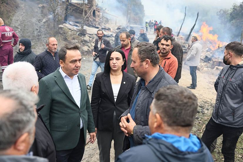 Baltaci Yanginzede Vatandaslarla Bir Araya Geldi 1